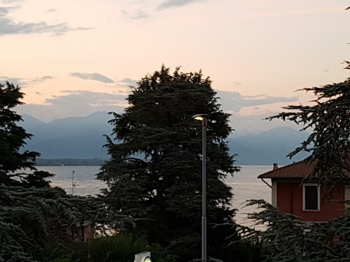 Casa Savoia Lägenhet Desenzano del Garda Exteriör bild