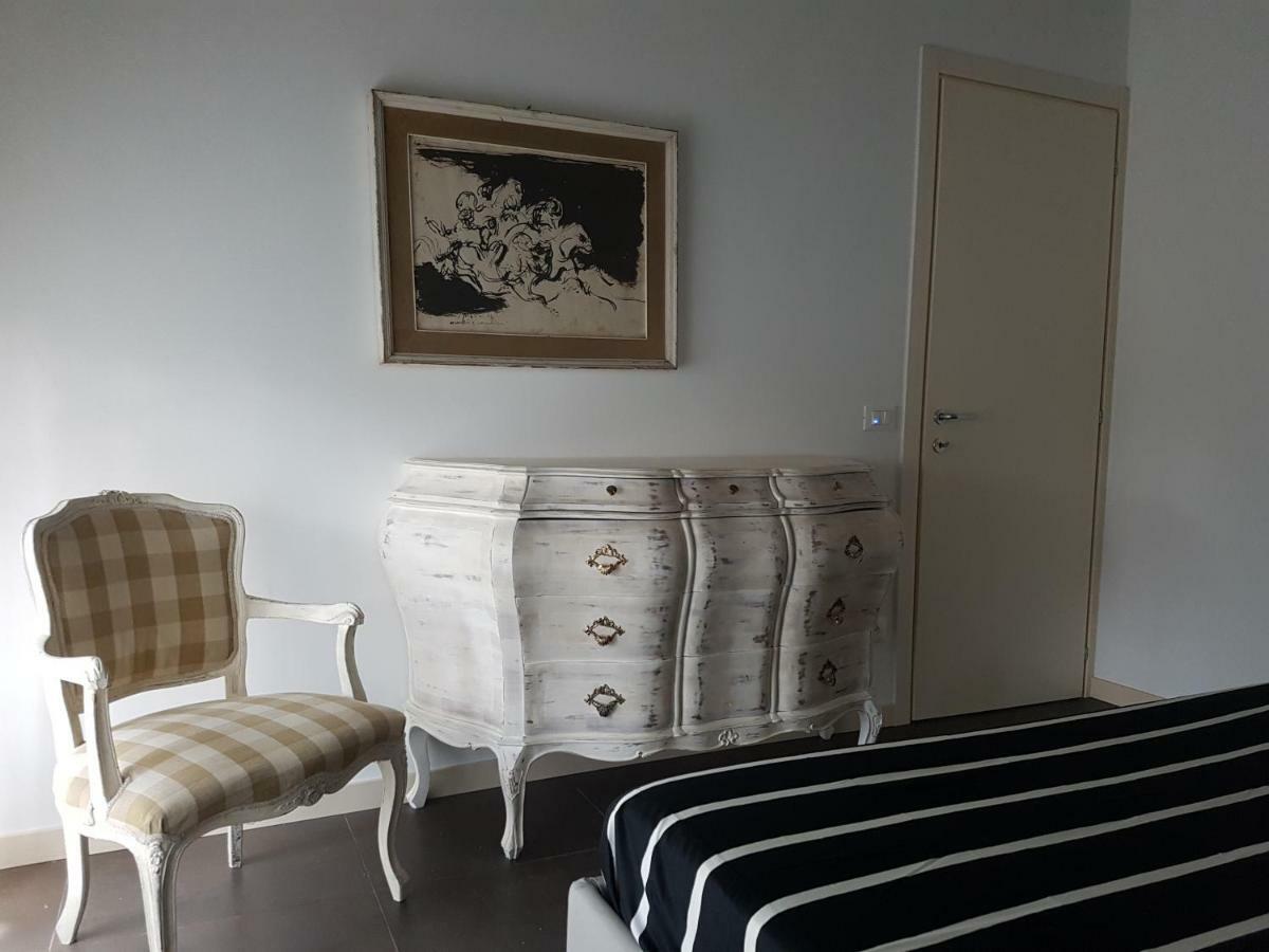 Casa Savoia Lägenhet Desenzano del Garda Exteriör bild